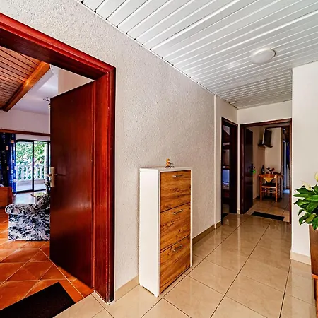 Stunning In With View * Viganj