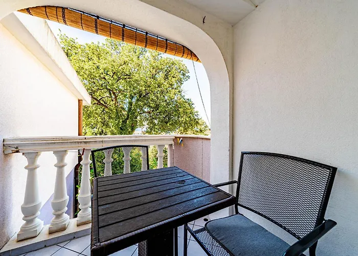 Stunning In With View *